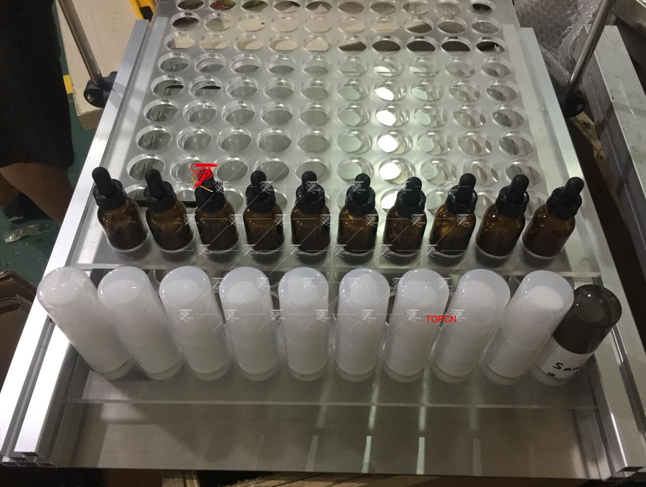 USA Customer ordered 4 nozzles 4L volume peristaltic pump bottle liquid filling machine