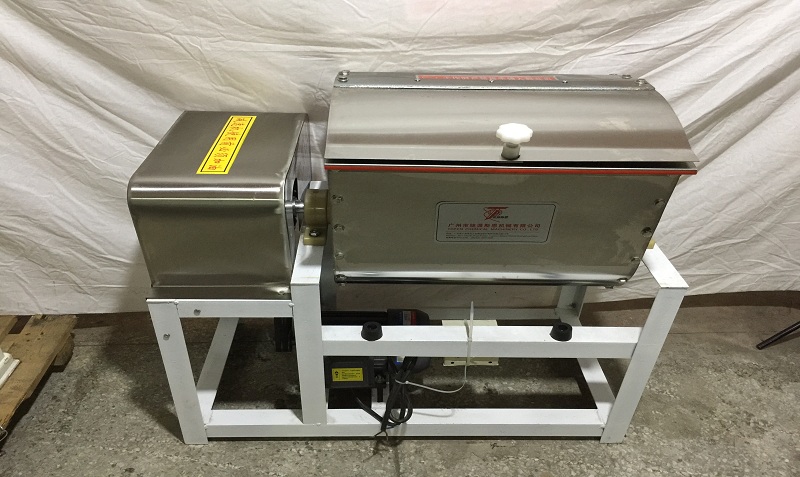 300kg Inida mini small detergent bar soap plodder machine